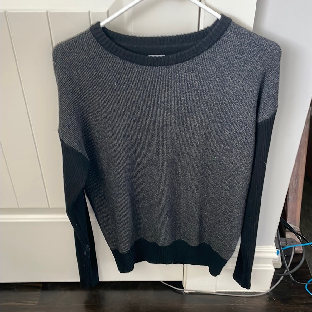 FootJoy gray and Black Knit golf Sweater size Medium for women.